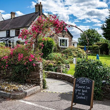 The Greyhound Inn And Hotel Usk Extérieur photo
