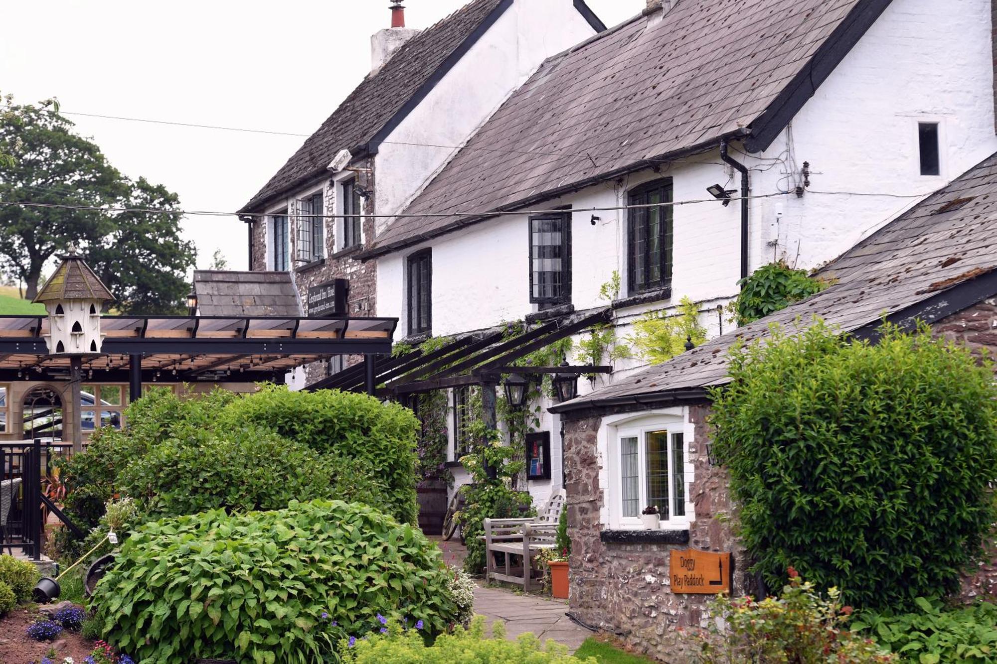 The Greyhound Inn And Hotel Usk Extérieur photo