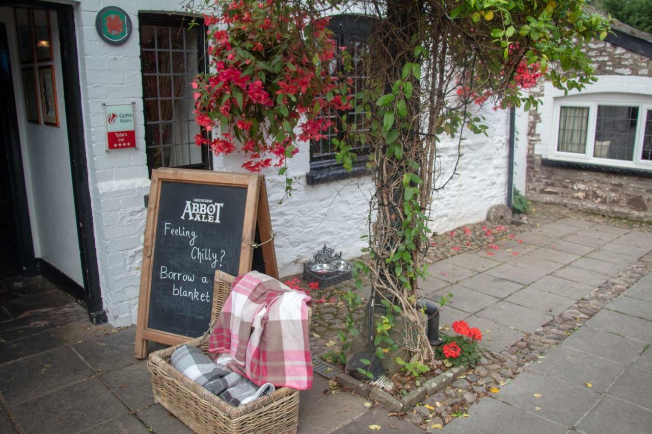 The Greyhound Inn And Hotel Usk Extérieur photo