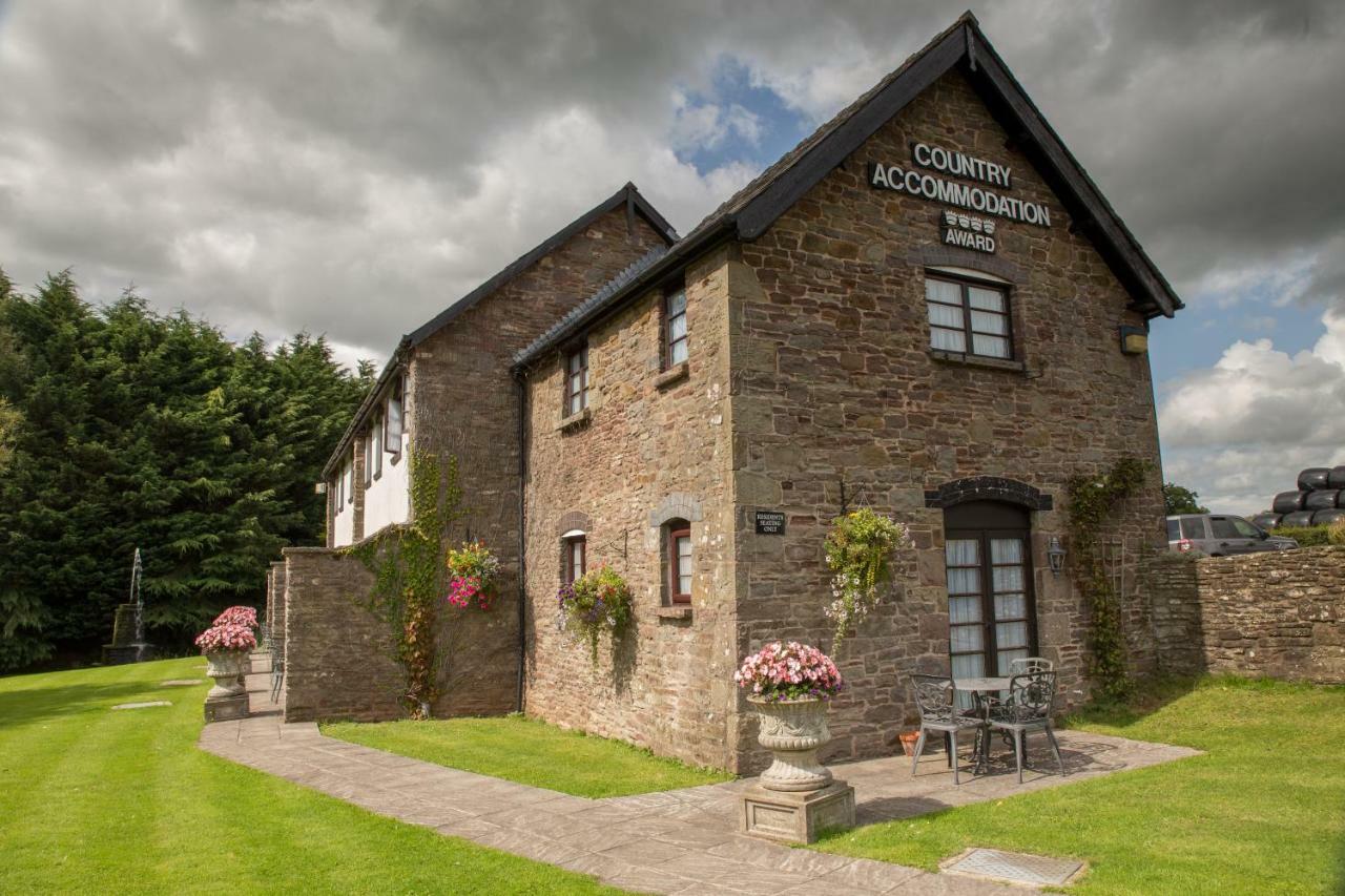 The Greyhound Inn And Hotel Usk Extérieur photo