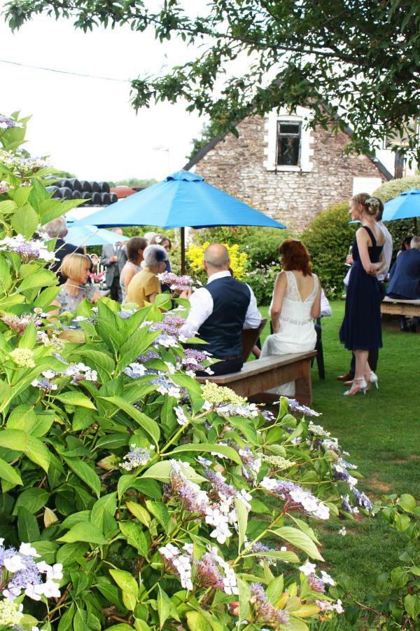 The Greyhound Inn And Hotel Usk Extérieur photo