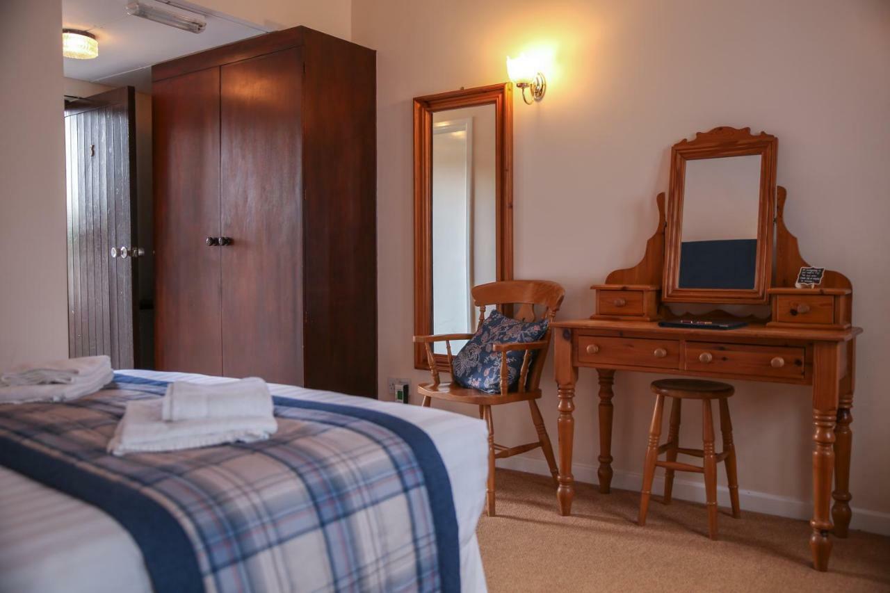 The Greyhound Inn And Hotel Usk Extérieur photo